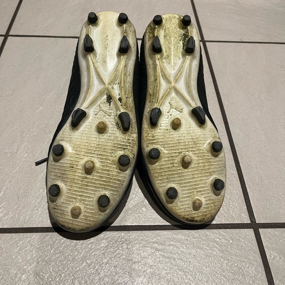 2/30$ Puma outdoor soccer cleats. Sz 3.5. **2 pairs of soccer socks for free!** - Picture 3 of 3